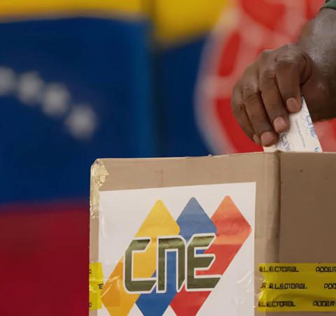 Edmundo Gonzáles, candidato de la oposición, es quien lidera el primer lu