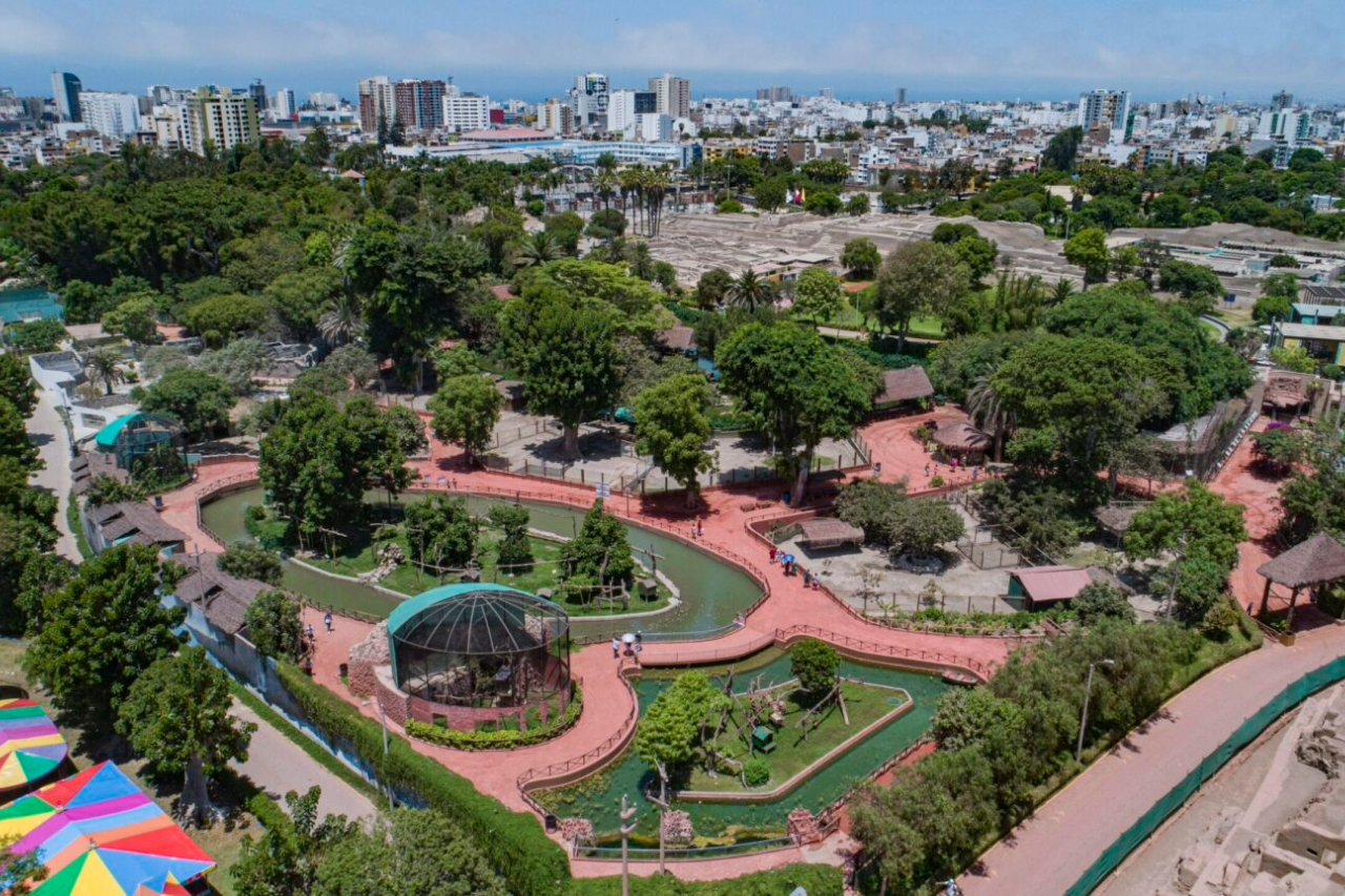 Vista aérea del Parque de las Leyendas, Lima