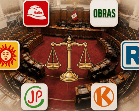 alt="Hemiciclo del Congreso bicameral peruano 2026–2031 con los escaños coloreados por bancada: Fuerza Popular, Juntos por el Perú, Buen Gobierno, Renovación Popular, Obras y Ahora Nación"