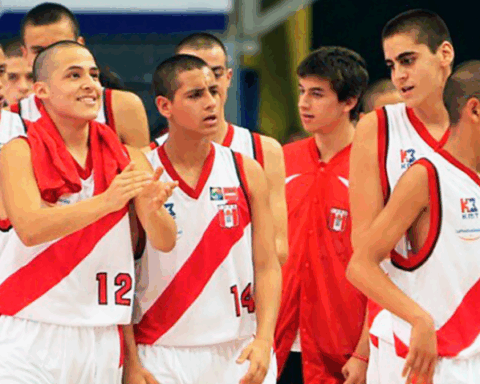 Antigua selección de basketball peruano. Fuente: Meridianbetsport.